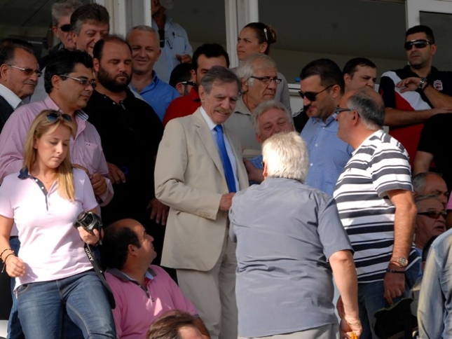 «Δίπλα η οικογένεια Βαρδινογιάννη»