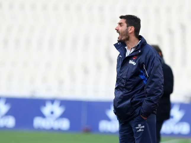 Μιλάει με Ελευθερόπουλο