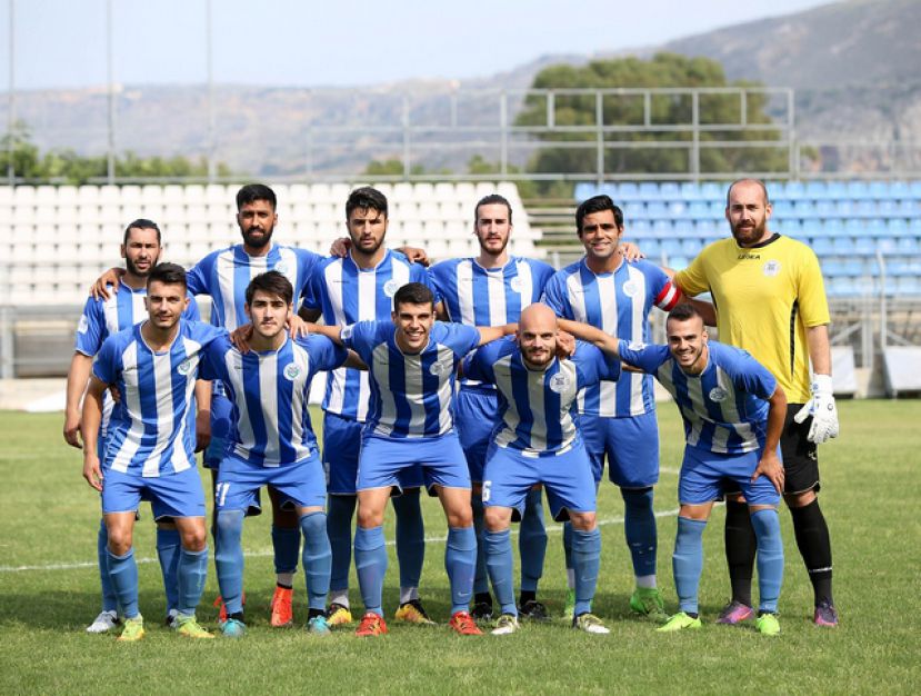 Με δεμένα τα χέρια