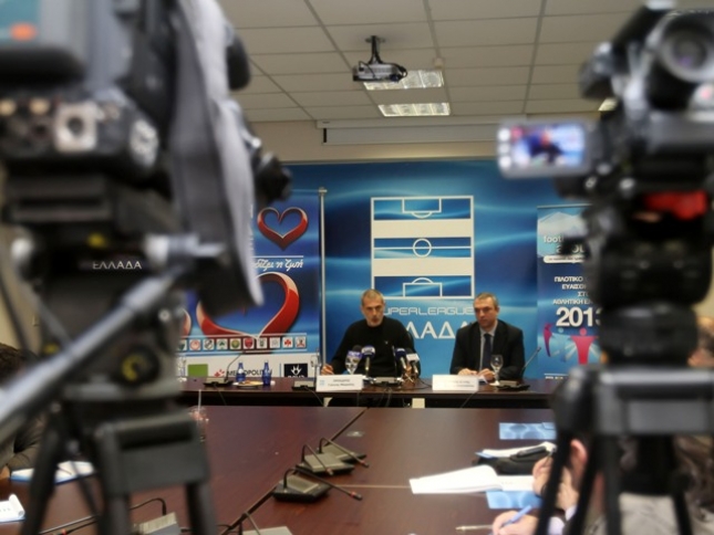 «Τρεις ανεβαίνουν, τρεις πέφτουν»