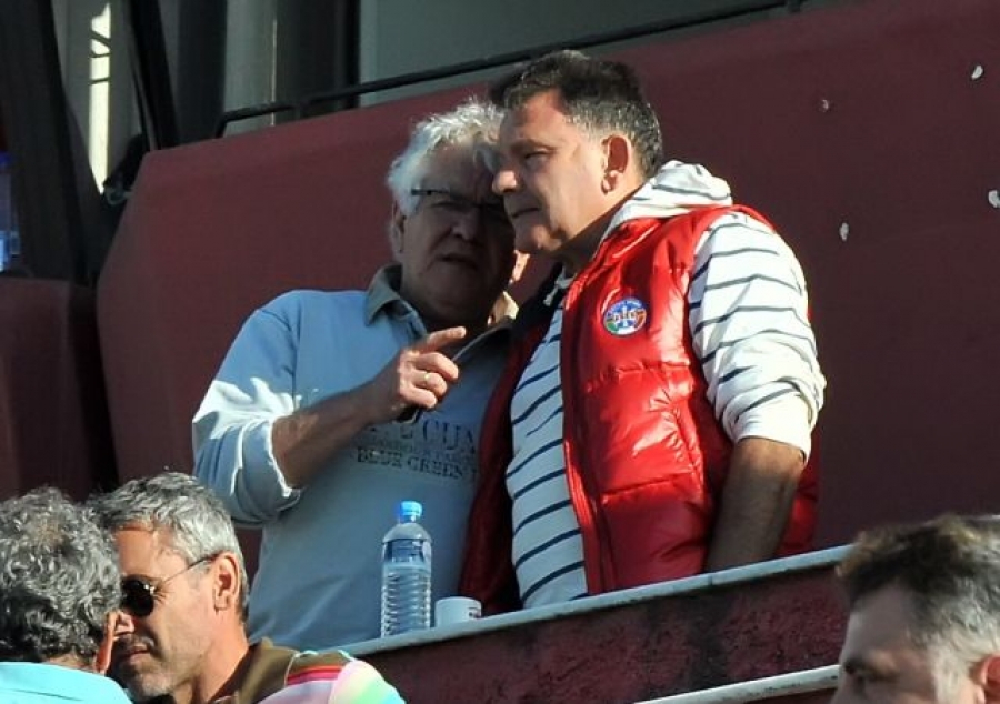 «Οι κομπιναδόροι… έξω»