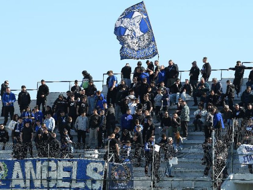 «Άδειο και τσαλακωμένο…»