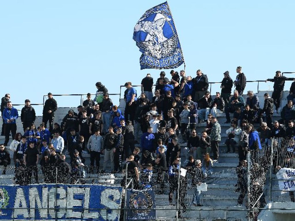 «Άδειο και τσαλακωμένο…»