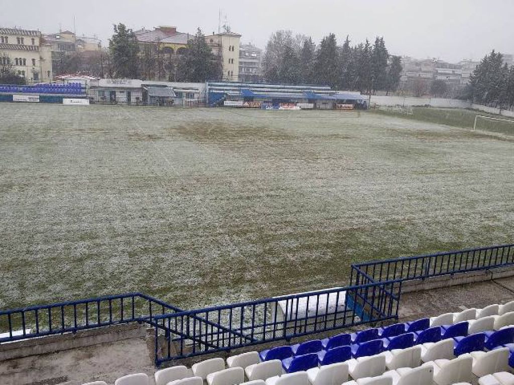Χιονισμένο το γήπεδο (video)