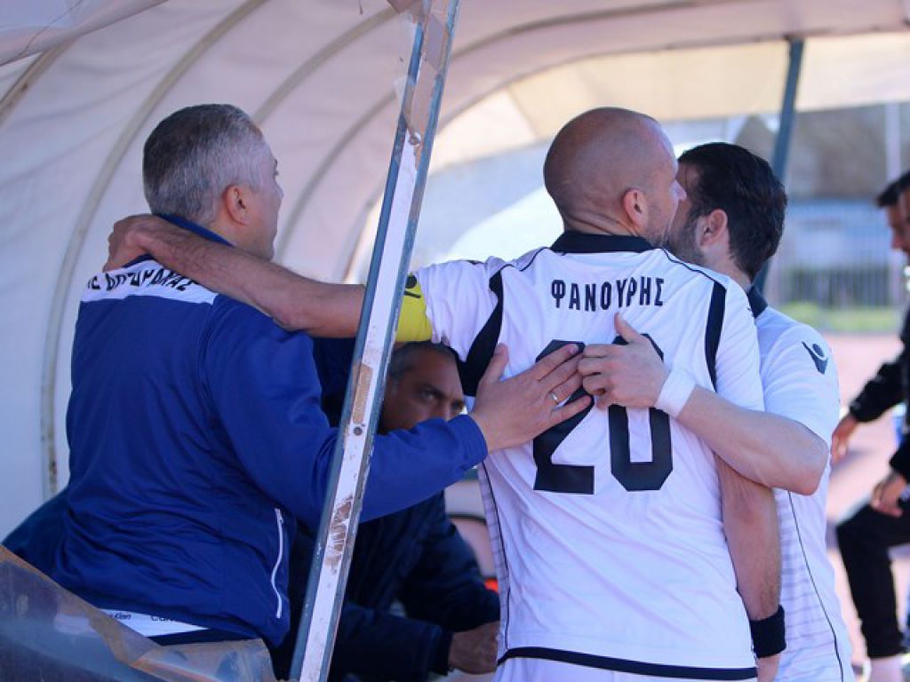 Έτρεξε στον Κωστένογλου (pics)