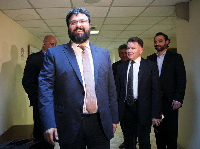 Περιμένουν τον… Υπουργό