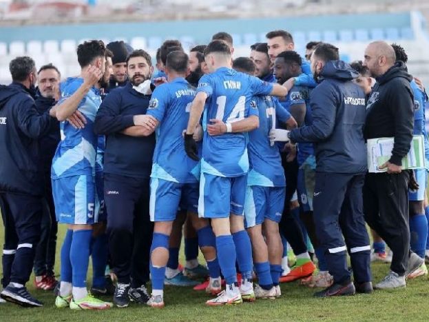 Έκλεισαν Κρόστα, Αμπουμπακάρι