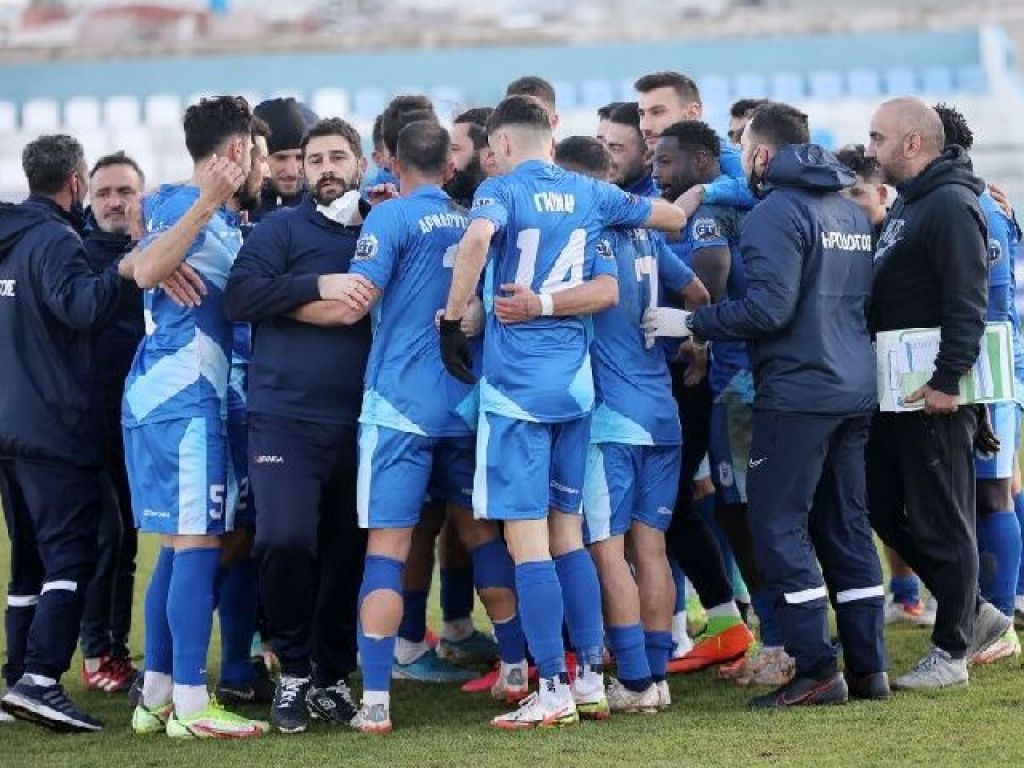 Έκλεισαν Κρόστα, Αμπουμπακάρι