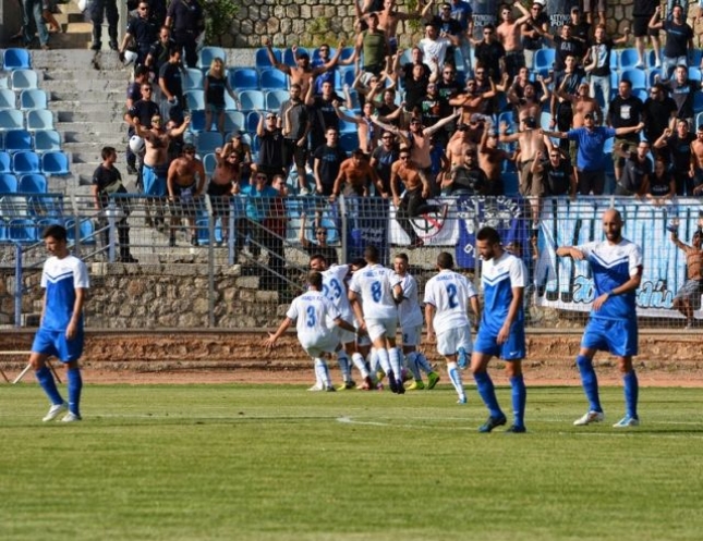 Περίπου 100 τα σπασμένα καθίσματα