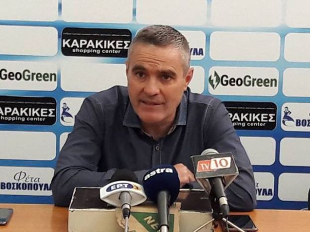«Με την πλάτη στον τοίχο…»