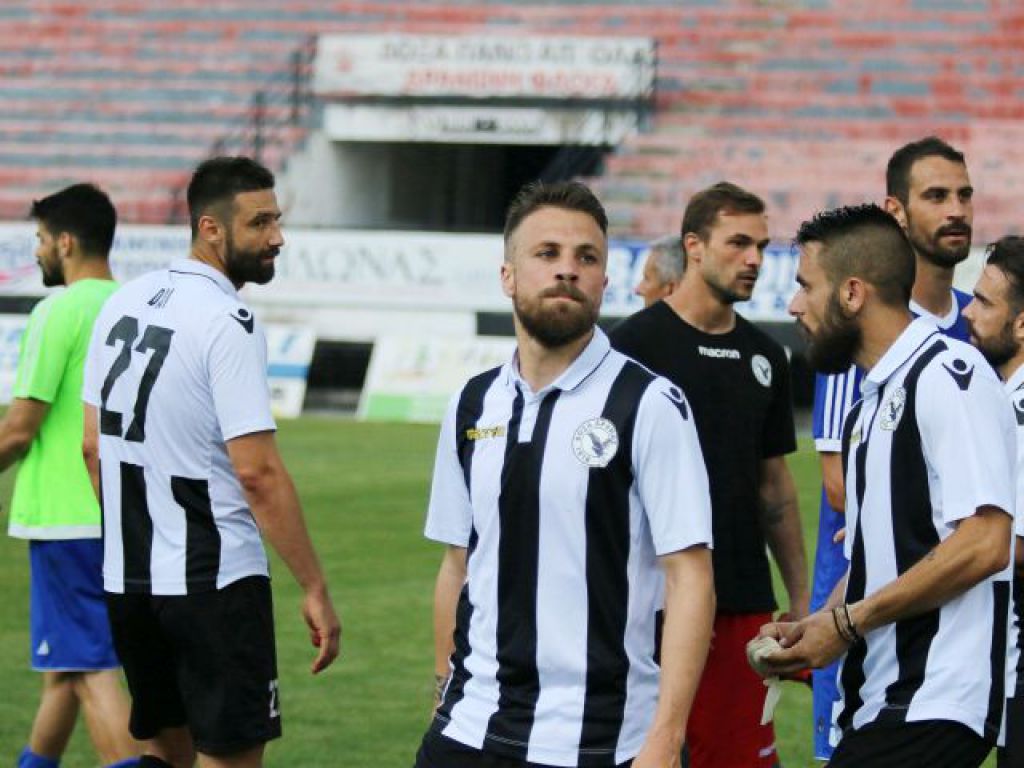 Θέλει αντίο με νίκη