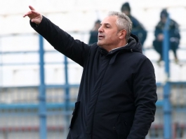 «Μας περιμένουν στη γωνία»