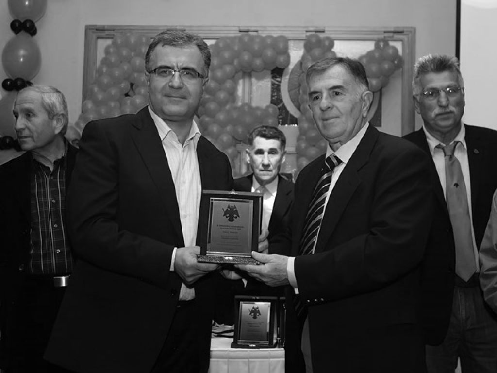 Συλλυπητήρια για Ξενάκη