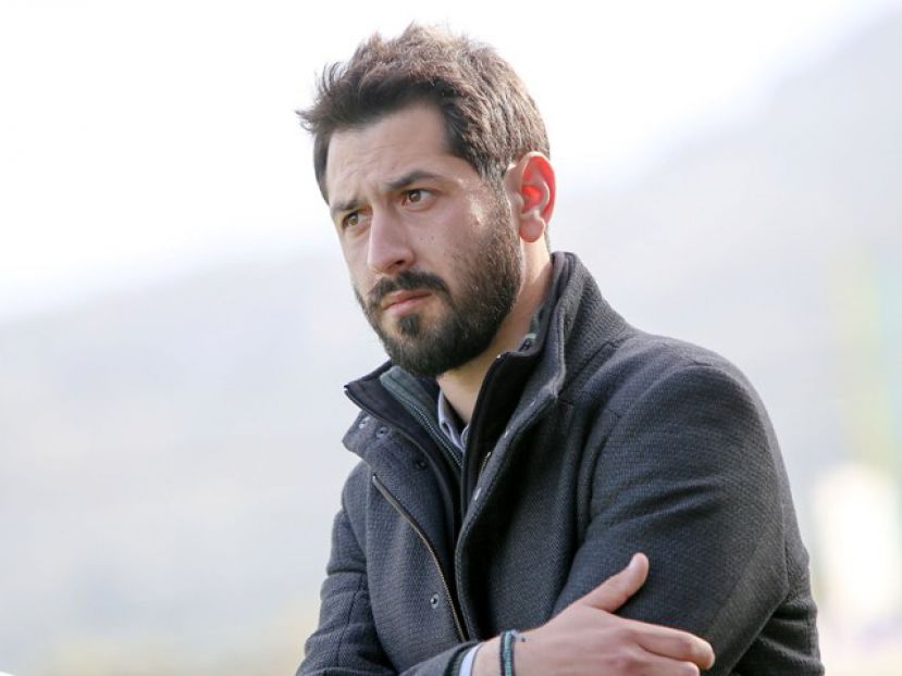 «Υποδέχεται» τον πατέρα του