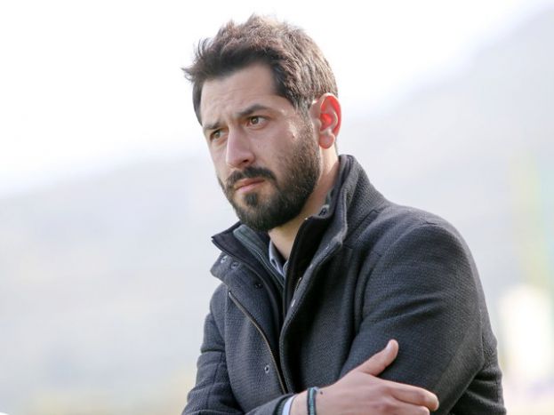 «Υποδέχεται» τον πατέρα του
