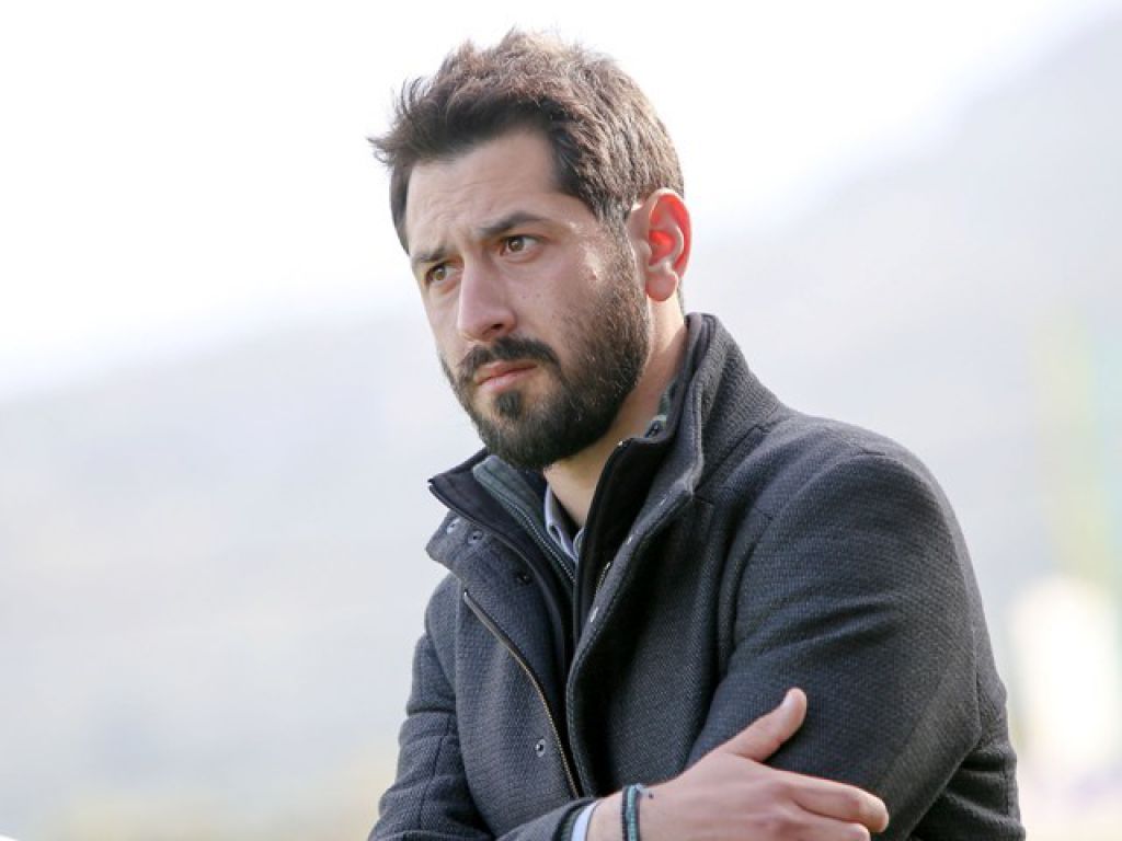 «Υποδέχεται» τον πατέρα του
