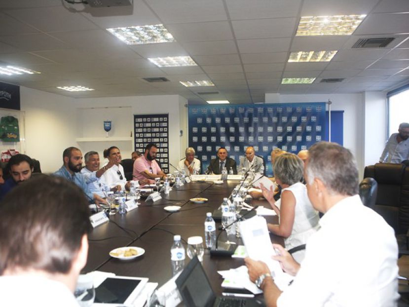 Το βλέμμα στη Super League