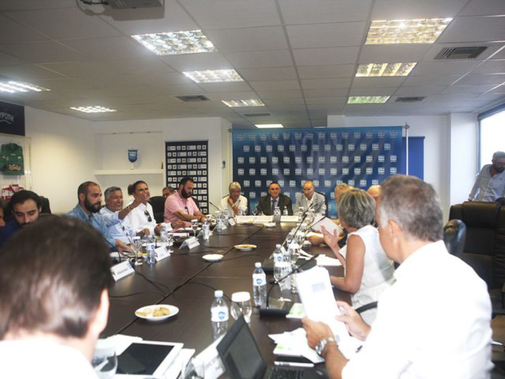 Το βλέμμα στη Super League