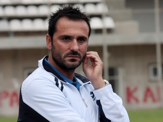 Ψάχνει για 6άρι και επιθετικό