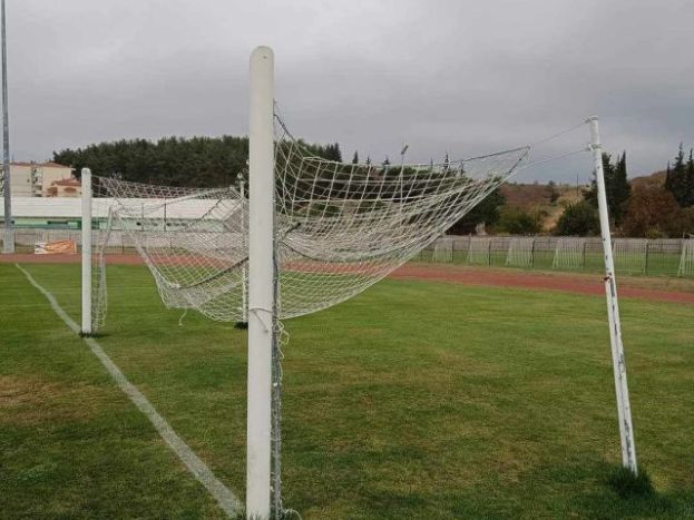 Έκοψαν τα δοκάρια στο Πολύκαστρο (pics)