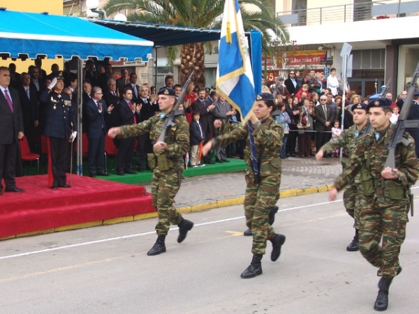Πρεμιέρα με… παρέλαση!