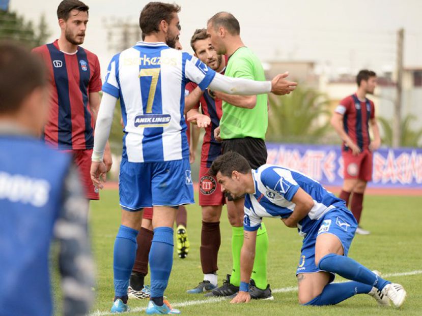 Με τρίποντο ξεφεύγει…