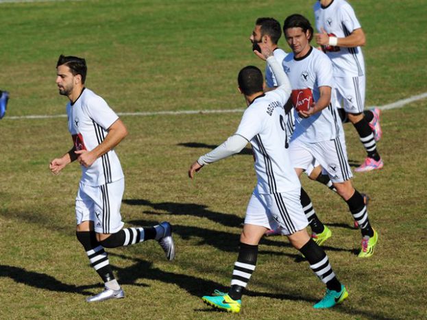 Άνοιξε τα… φτερά της