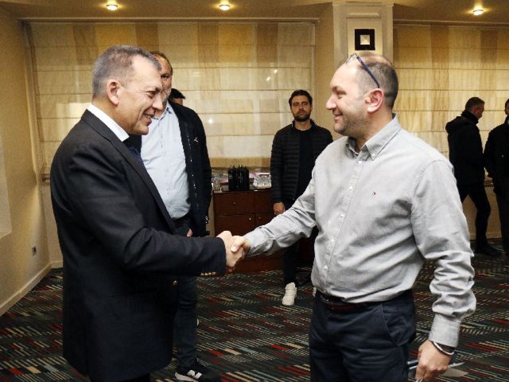 Στάζει μέλι για Βρούτση η SL2