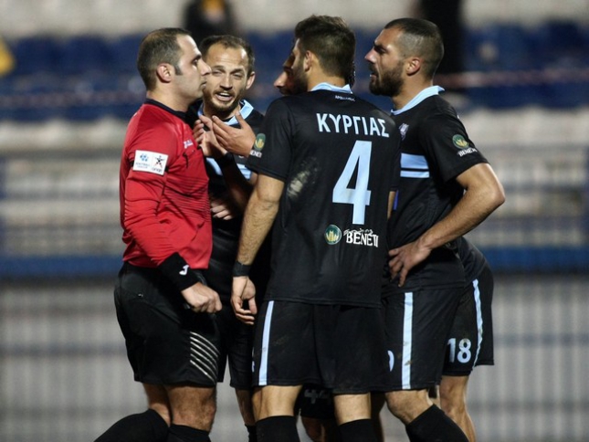 Mε Καλλιθέα Σουάνης, Μπαμ Μπαμ