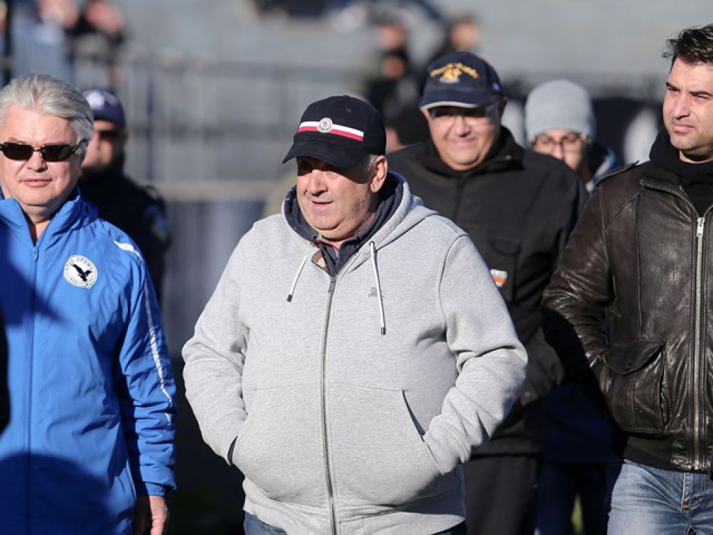 «Αν θέλουν να κρατούν αυτές…»