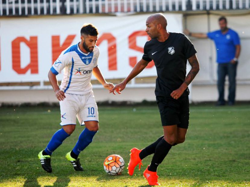 Θέλει δύο ακόμα φιλικά