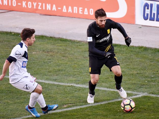 Στη μπουτίκ Τάτος, Καράμπελας