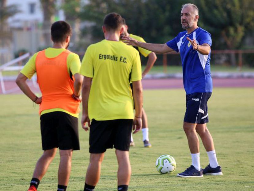 Ανεπίσημο ντεμπούτο Ταουσιάνη