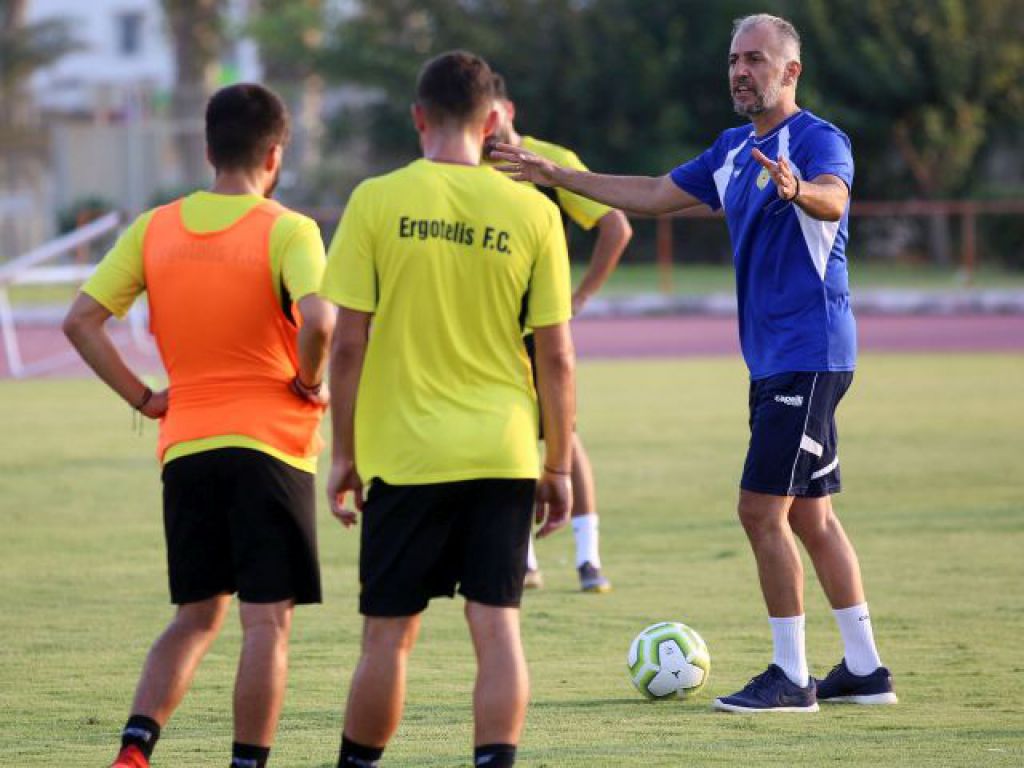 Ανεπίσημο ντεμπούτο Ταουσιάνη