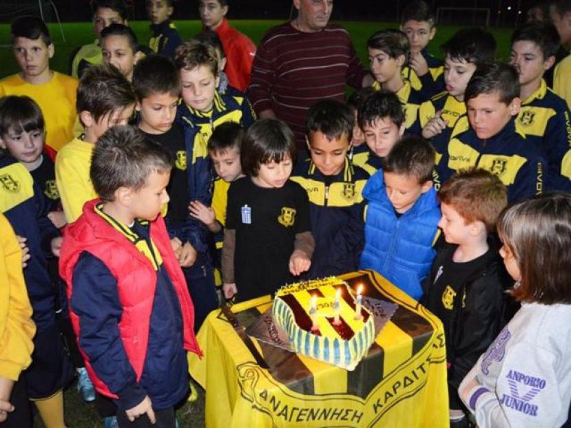 Έσβησε… κεράκια η Αναγέννηση (photos)