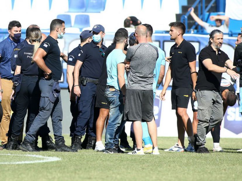 «Κρατούμασταν όμηροι στην κερκίδα»