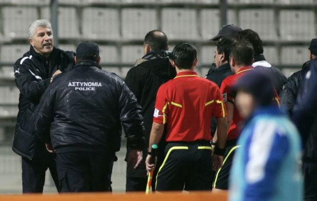 Παραιτήθηκε ο Μανωλάς
