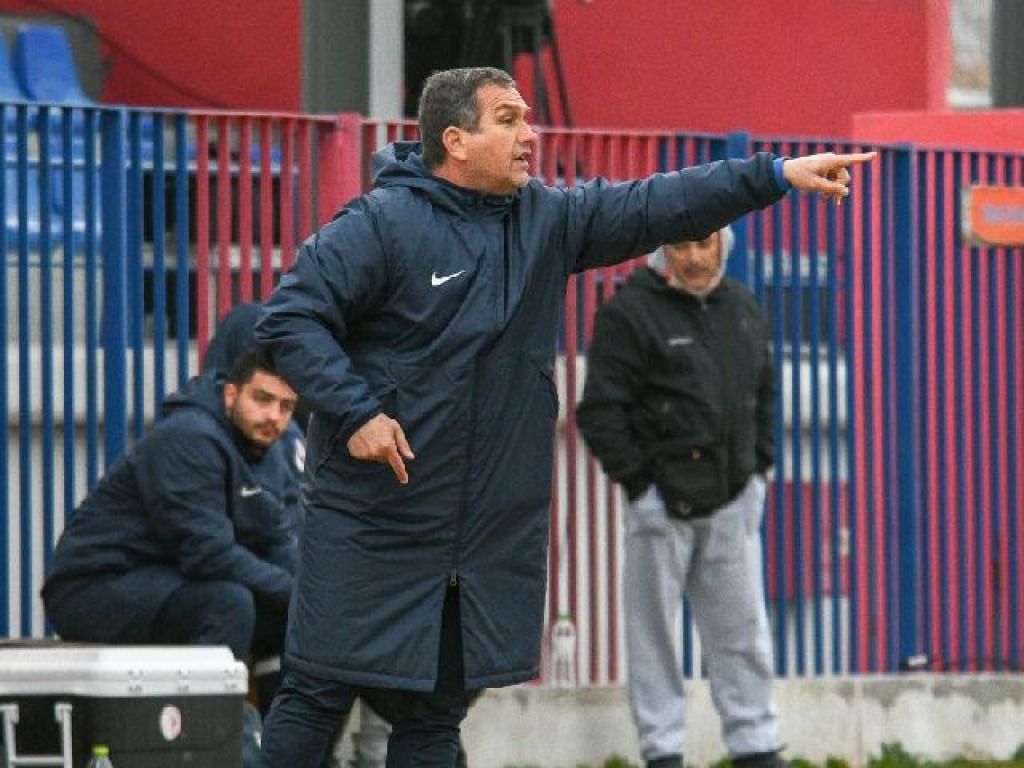 Ντεμπούτο Βούζα με απουσίες