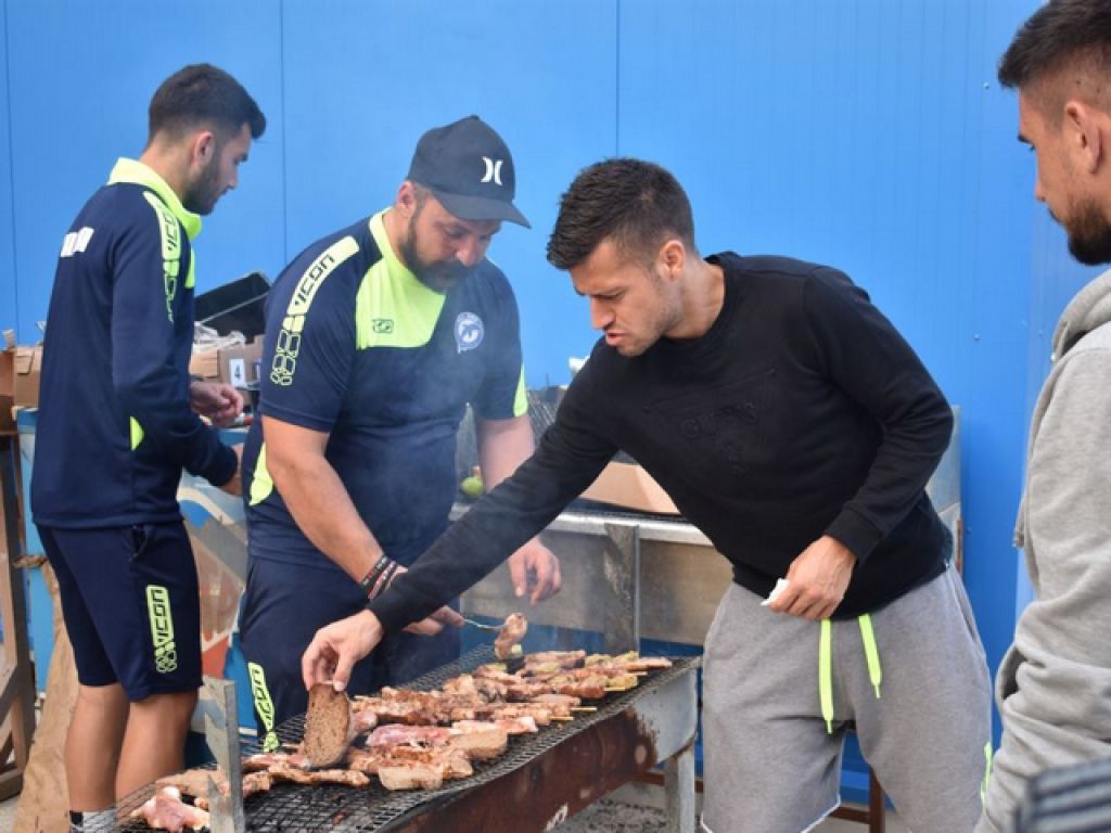 Προπόνηση και ψησταριά στα Χανιά
