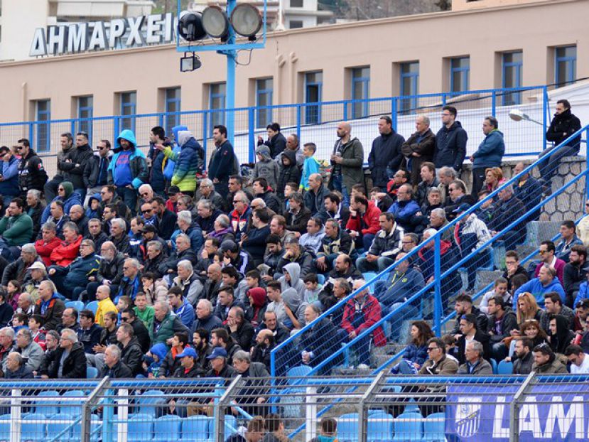 Ναυλώνει λεωφορείο