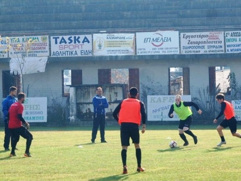 Ενημερώθηκαν τρεις για έξοδο