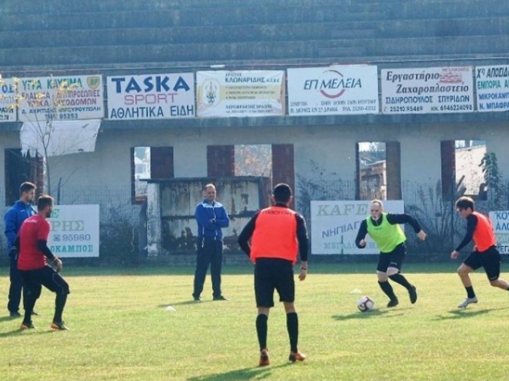Ενημερώθηκαν τρεις για έξοδο