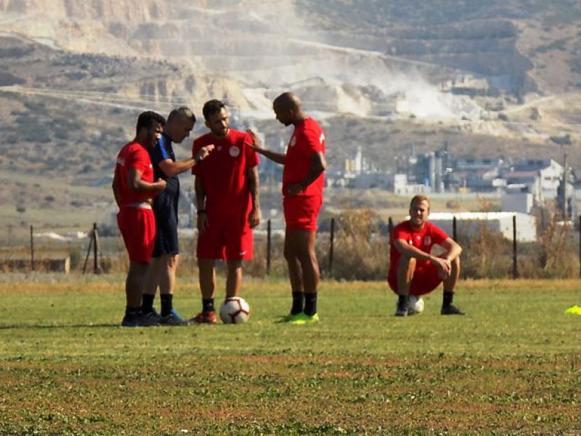 Πλήρης και με φιλάθλους