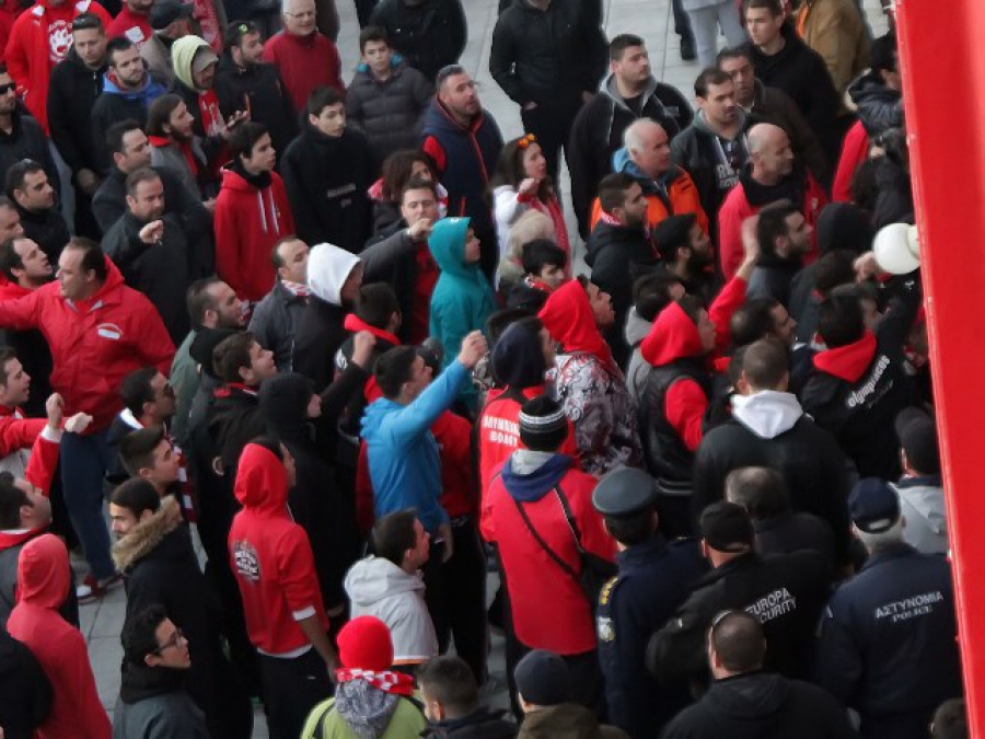 «Βγάλτε τις φανέλες…»