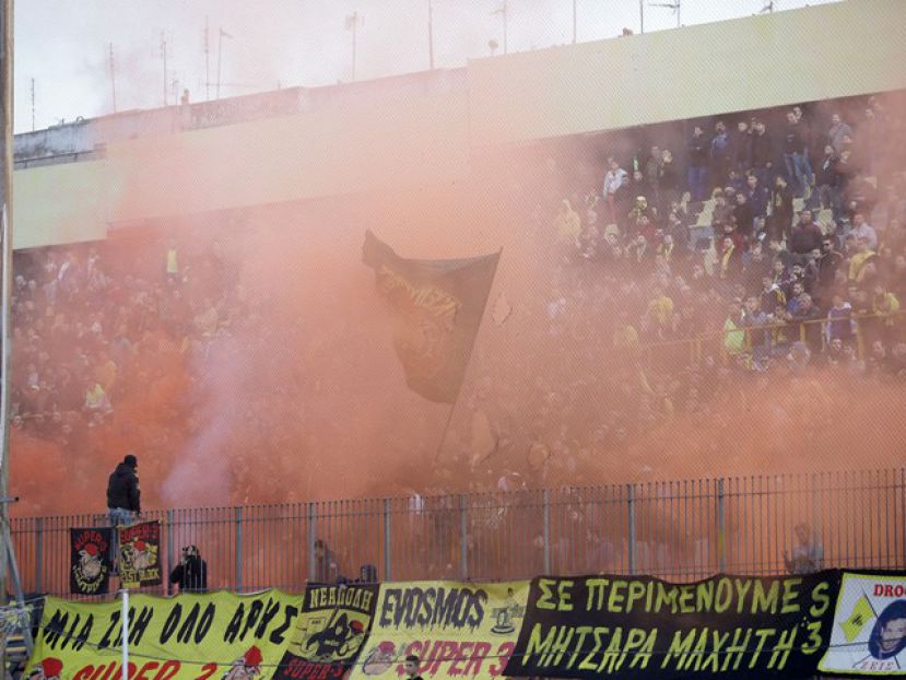 «Γεμάτο γήπεδο, όχι πυρσούς»
