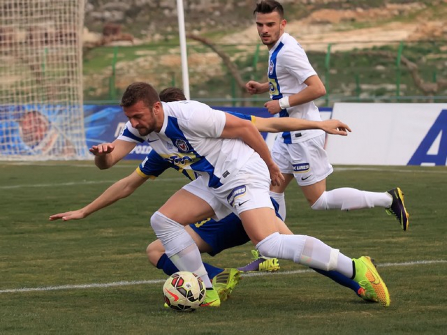 Μόνο τρία εκτός!