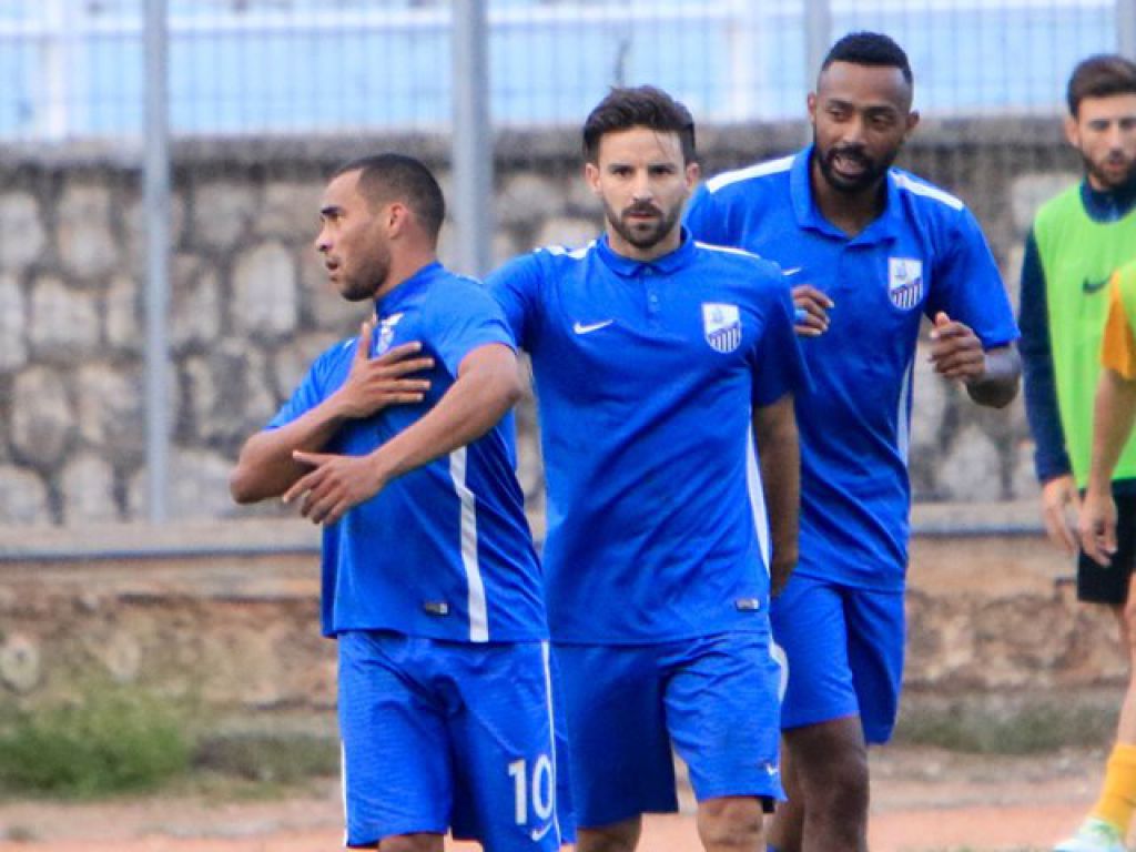 Τελικά χωρίς φιλικό