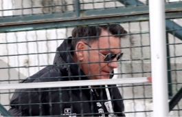 «Κοριτσάκια, αληταράδες, κοτέτσια…»