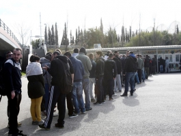 Ουρές για ένα εισιτήριο (photos)