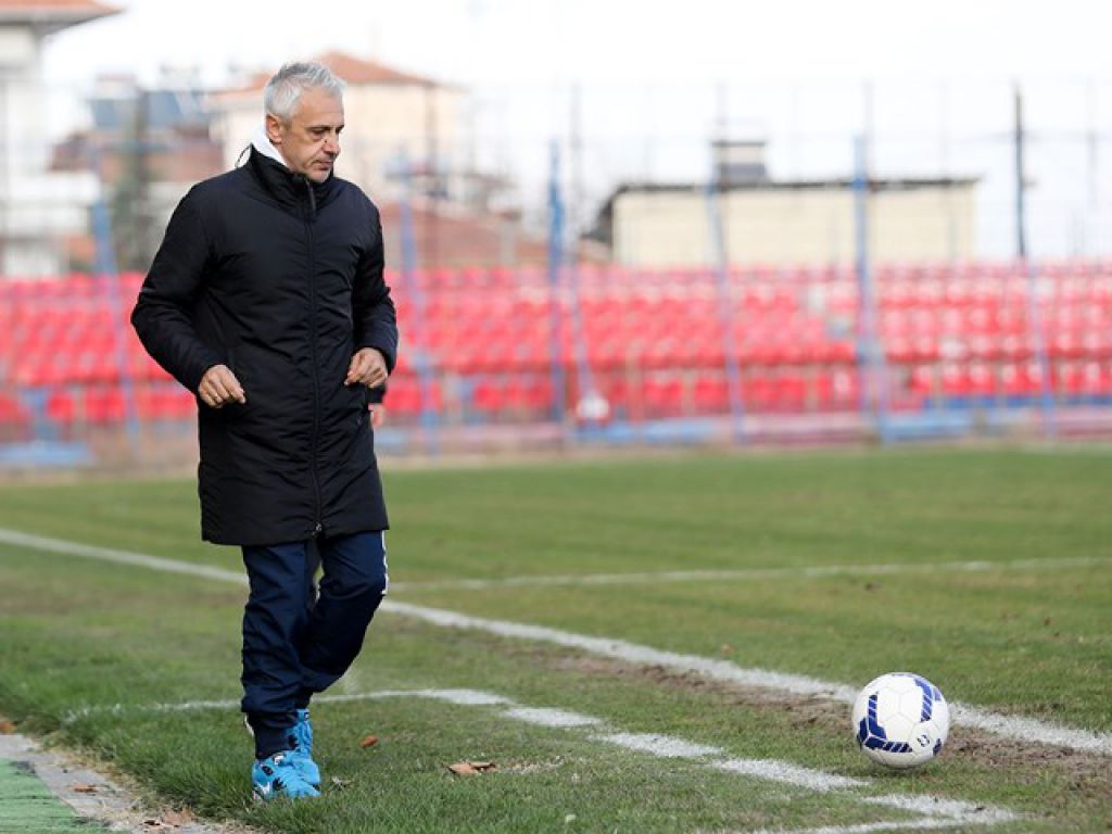 «Τρίβουν ο ένας τον άλλον»